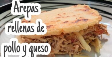 Arepas Rellenas Colombianas: Deliciosas Arepas De Harina Pan Con Un Suculento Relleno De Pollo Y Queso. ¡Prueba Esta Receta Fácilmente!