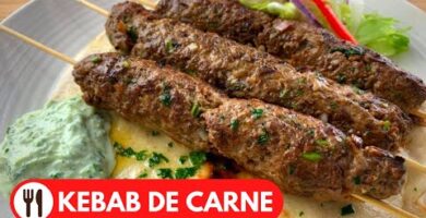 Preparación Paso A Paso Para Hacer Kebab Con Pan Árabe En Casa. Delicioso Sabor Asiático