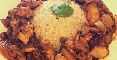 Descubre Cómo Hacer Un Salteado De Pollo Con Piña Y Cacahuetes