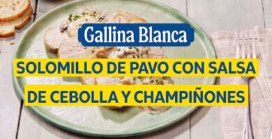Solomillo De Pavo Con Salsa De Cebolla Y Champiñones. Sabor Delicioso En Una Receta Fácil De Hacer. Haz Clic Para Probarla Ahora.