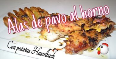 Alas De Pavo Al Horno Con Patatas Estilo Hash: Sabor Delicioso Y Fácil De Hacer. Haz Clic Para Probar Esta Receta Mediterránea.