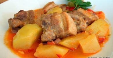 Guisado De Costillas Y Patatas: Delicioso