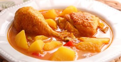 Guiso De Pollo Con Patatas: Delicioso Y Fácil De Hacer. Prueba Esta Receta Casera Y Disfruta De Su Sabor Único. ¡Haz Clic Y Cocina Hoy Mismo!