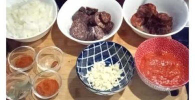 Deliciosos Callos De Cerdo Con Salsa Picante Para Disfrutar En Días Fríos. Receta Tradicional Fácil De Hacer. ¡Pruébala Ahora!