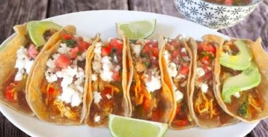 Deliciosos Tacos De Pollo Con Salsa Pico De Gallo. Fáciles De Hacer Y Llenos De Sabor. ¡Disfrútalos Ahora!