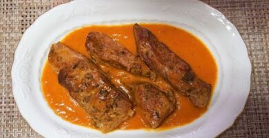 Sorprende Con Este Delicioso Secreto De Cerdo En Salsa: Tierna Y Jugosa Carne Con Sabrosa Salsa De Tomate Y Verduras. ¡Haz Clic Y Disfruta!