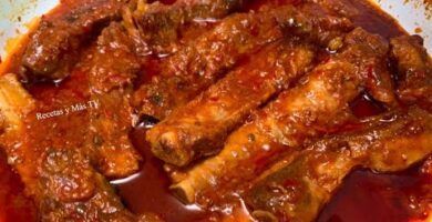 Deliciosas Costillas De Puerco En Salsa Roja. Fácil De Hacer Y Con Un Sabor Irresistible. ¡Prueba Esta Receta Ahora!