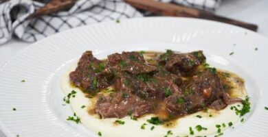 Estofado De Carrilleras: Tierno Y Sabroso Plato Tradicional Con Carne De Res