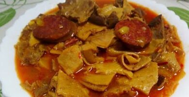 Receta De Callos De Cerdo: Deliciosos Callos De Cerdo Cocidos En Una Sabrosa Salsa Con Chorizo Y Jamón. ¡Haz Clic Y Disfrútalos!