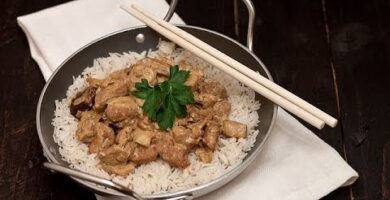 Delicioso Solomillo De Cerdo A La Curry. Fácil De Hacer En 20 Minutos. Acompañado De Arroz Basmati. ¡Prueba Esta Receta!