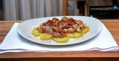 Deliciosa Receta De Oreja De Cerdo Al Horno Con Pimentón De La Vera. Fácil De Hacer Y Con Un Sabor Irresistible. ¡Atrévete A Probarla Hoy!