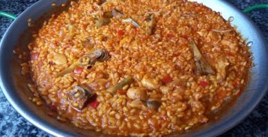 Arroz Con Alcachofas Y Pollo: Sabor Mediterráneo