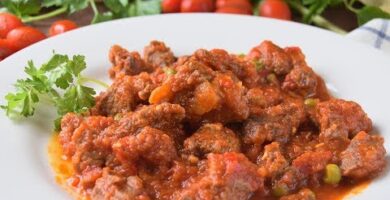 Disfruta Una Deliciosa Receta De Ternera En Salsa De Tomate. Fácil De Hacer Y Con Un Sabor Irresistible. ¡Haz Clic Para Probarla Ahora!