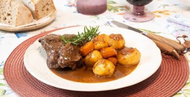 Carrilleras Estofadas Al Estilo Tradicional: Deliciosa Receta De Carnes Tiernas Y Sabrosas. ¡Prepara Esta Delicia Casera Hoy Mismo!