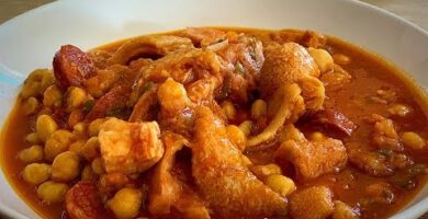 Deliciosa Receta De Callos Con Garbanzos. Fácil De Hacer. Disfruta De Una Experiencia Culinaria Única. ¡Haz Clic Y Prueba Hoy Mismo!