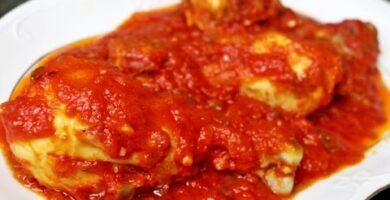 Receta: Muslos De Pollo Con Tomate. Ingredientes: Tomate Triturado