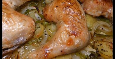 Receta De Cuartos Traseros De Pollo Al Horno Con Patatas. Fácil De Hacer Y Delicioso. Haz Clic Para Probarlo.