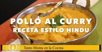 Delicioso Pollo Al Curry Hindú: Trozos Tiernos De Pollo Cocinados En Cremosa Salsa De Curry