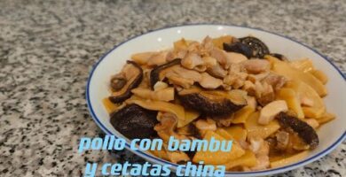 Deliciosa Receta De Pollo Con Bambú Y Seta China. Fácil Preparación