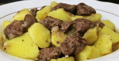 Hígados De Pollo Con Patatas: Receta Fácil Y Deliciosa. Acompáñalo Con Ensalada Y Comparte Tu Experiencia.