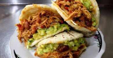 Arepas Rellenas De Pollo: Deliciosa Receta Con Queso Mozzarella