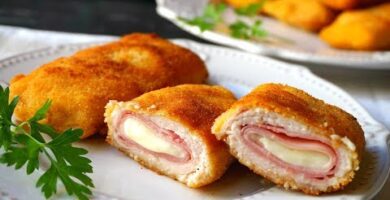 Pechugas A La Cordon Bleu. Delicioso Pollo Relleno De Queso Y Jamón. Fácil De Hacer. Haz Clic Para Probarlo.