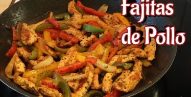 Fajitas De Pollo Con Pimientos Y Sabores Mexicanos. Fácil De Hacer Y Delicioso. ¡Prueba Ahora Mismo Estas Exquisitas Fajitas!