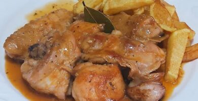 Pollo En Salsa Al Ajillo De Mamá: Deliciosa Receta Tradicional Con Pollo