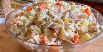 Ensalada De Pollo: Deliciosa Mezcla De Pollo Desmenuzado