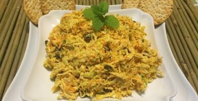 Ensalada De Pollo Curry Con Yogur Griego: Deliciosa Y Fácil De Preparar. Haz Clic Para Disfrutar De Esta Receta Ligera.