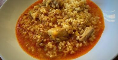 Cazuela De Arroz Integral Con Pollo: Delicioso Plato Mediterráneo